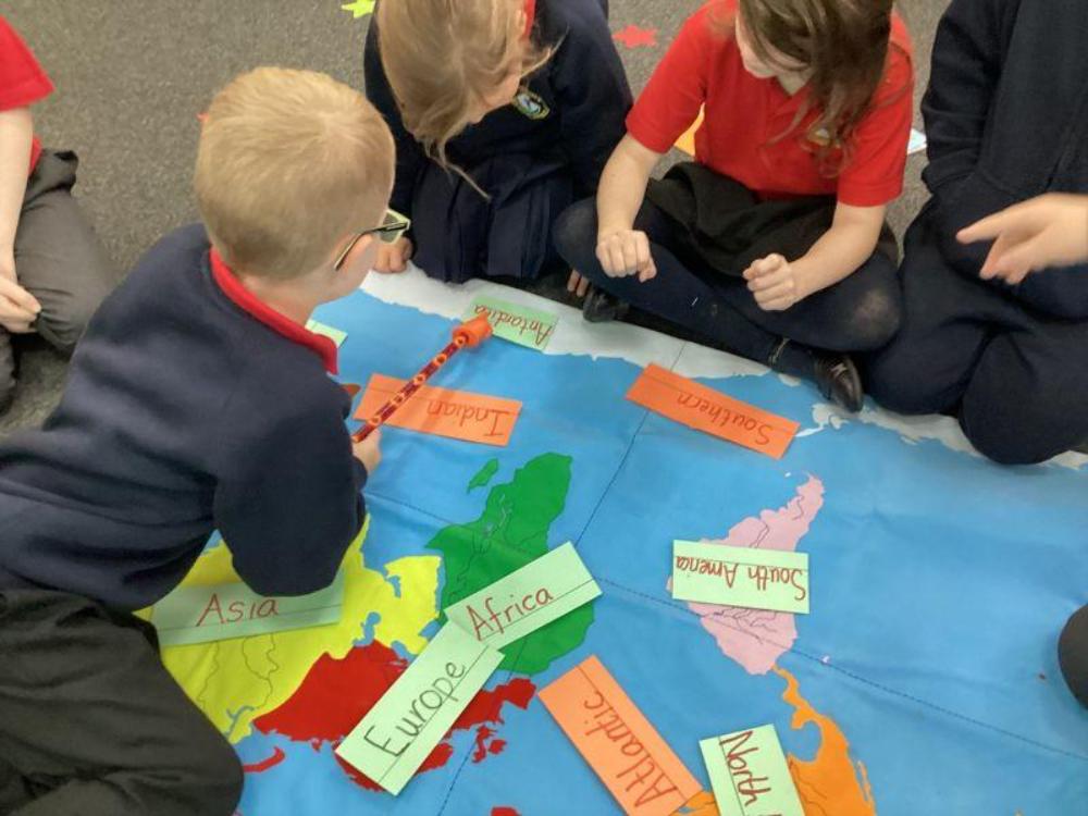 Year 1/2 learning about the Continents and Oceans