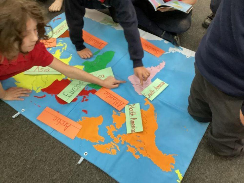 Year 1/2 learning about the Continents and Oceans